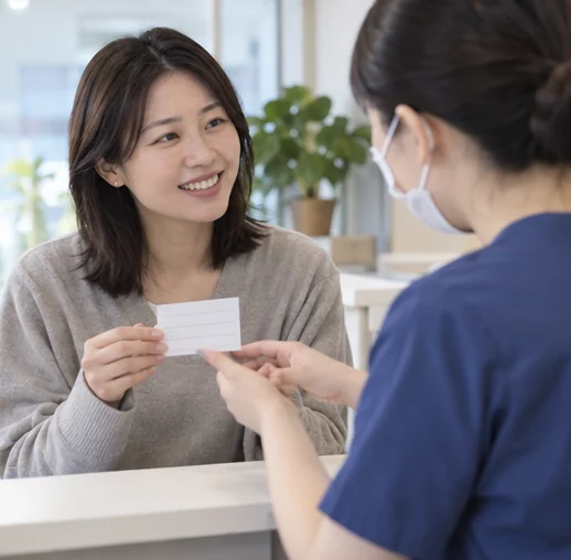 회복 뒤 방문 일정을 상담하는 모습 (AI 설명용 삽화)